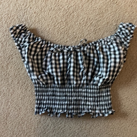 Brandy Melville Off-The-Shoulder Crop - Picture 2 of 2